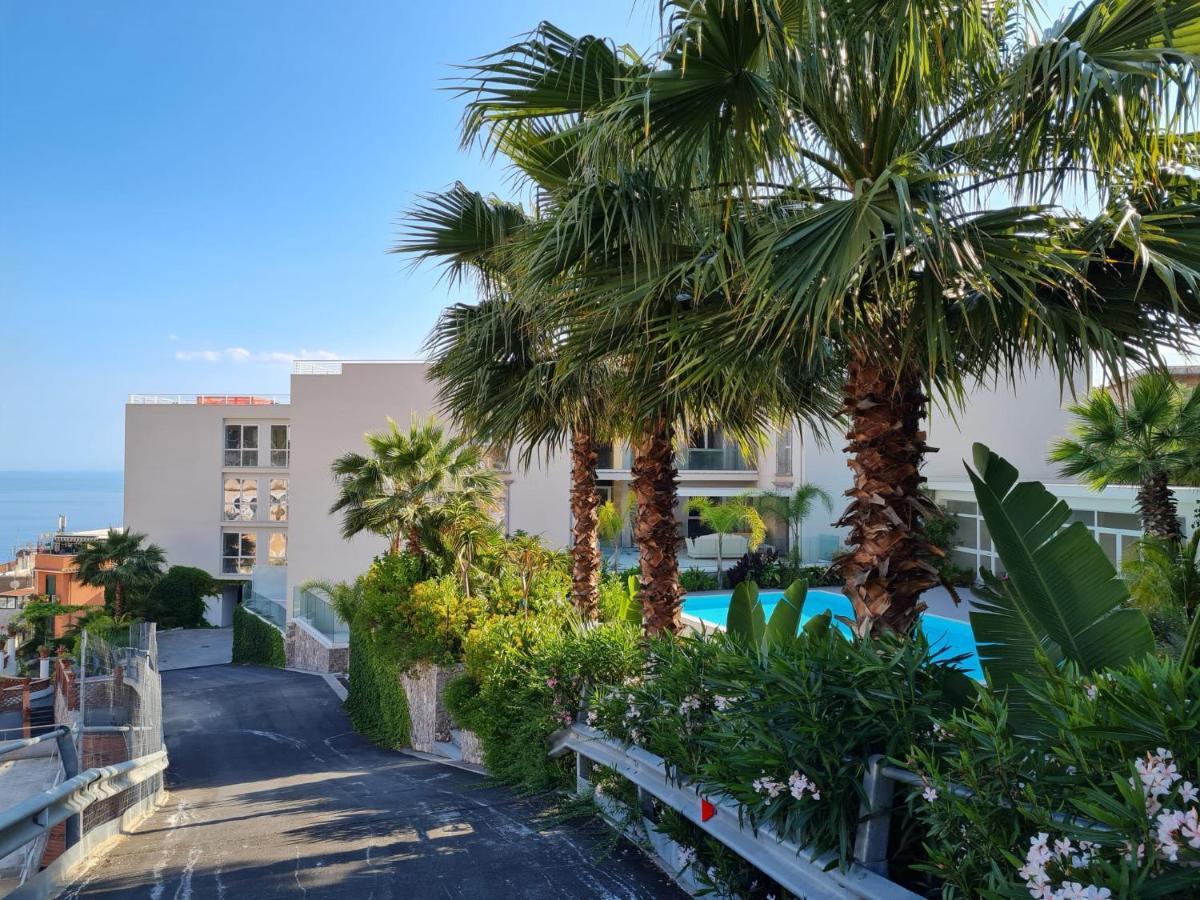 Minerva Luxury Town Center , Pool And Parking Apartment Таормина Екстериор снимка